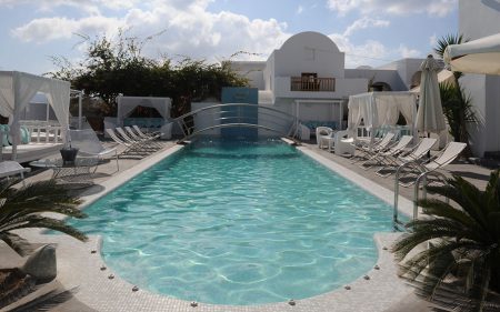Hotel with Swimming Pool in Santorini